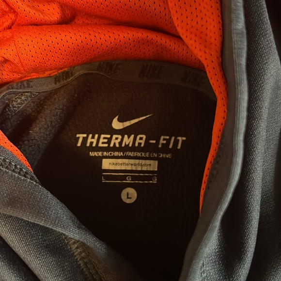 2 Nike hoodies. One says large and one small but won’t by son who is 7/8 size. - Picture 4 of 9